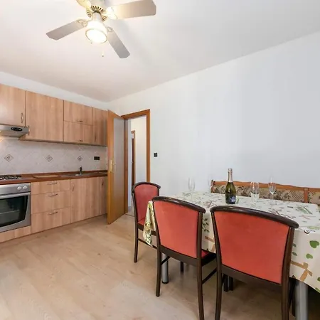 Maurizio Apartman Frata