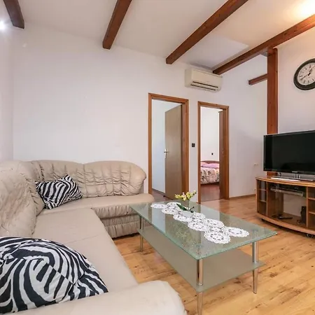 Maurizio Apartman Frata